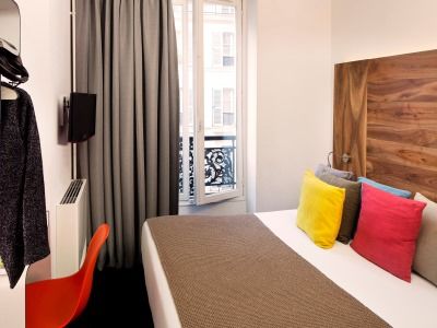 Maxim Folies Hotel